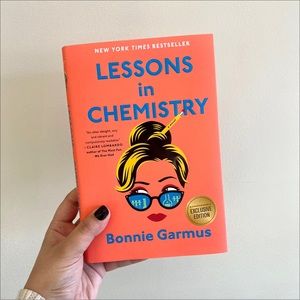 Book - Lessons In Chemistry by Bonnie Garmus